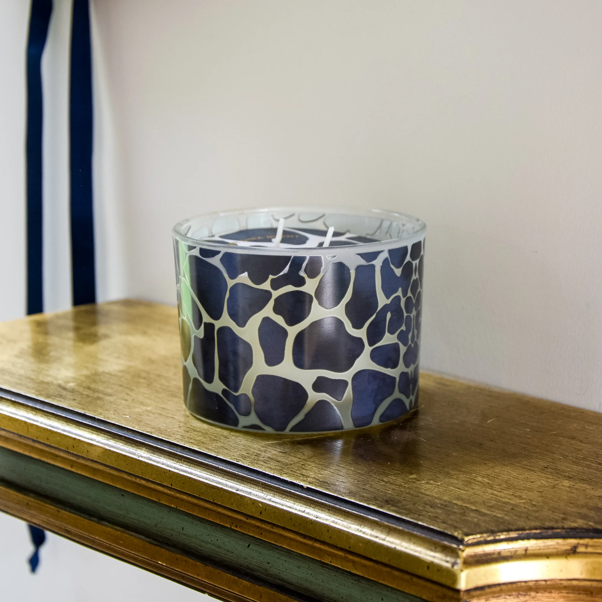 Double Wick Luxury Amber Shea Giraffe Candle - Image 2