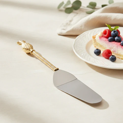 Cake Knife with Decorative Pineapple Handle