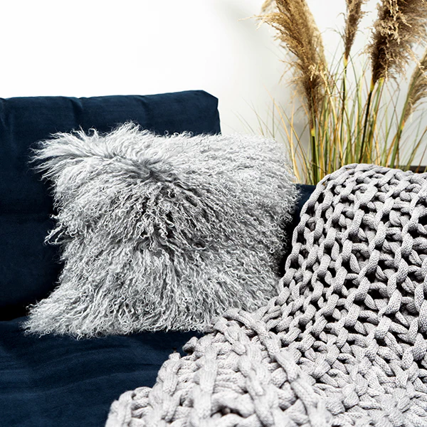 Chunky Knit Throw Blanket in Grey