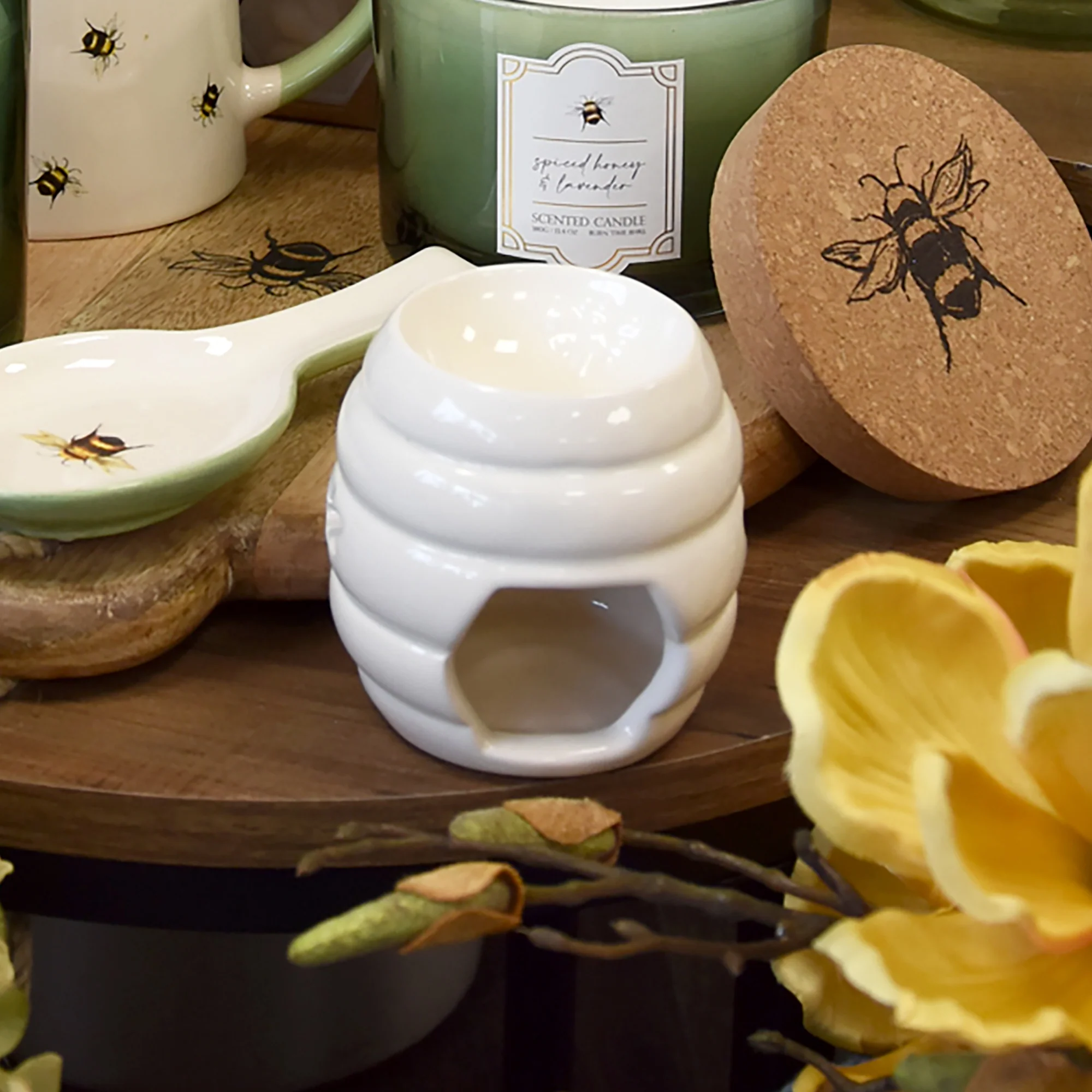 Cream Ceramic Beehive Oil Burner - Image 2