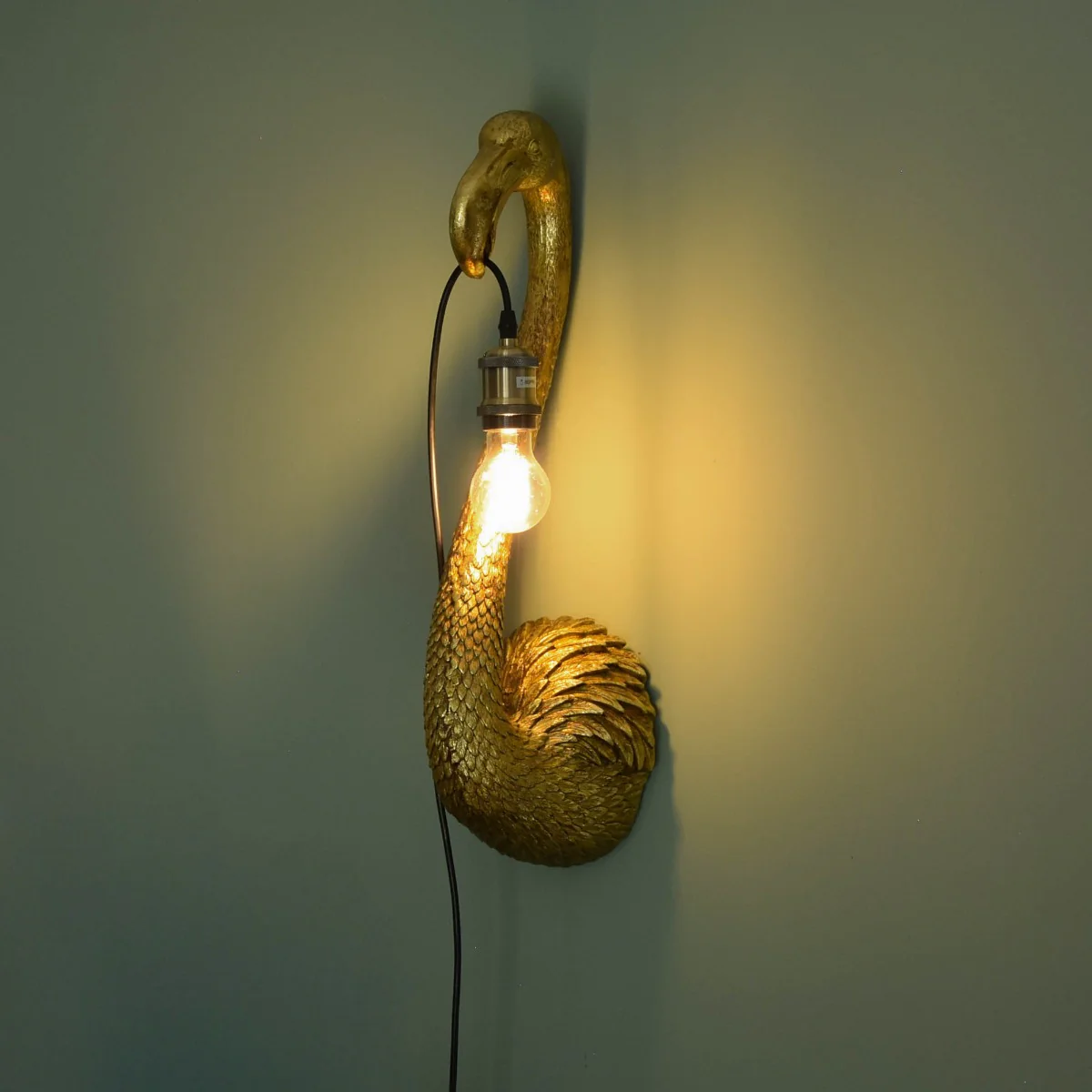 Elegant Flamingo Head Wall Lamp - Image 3