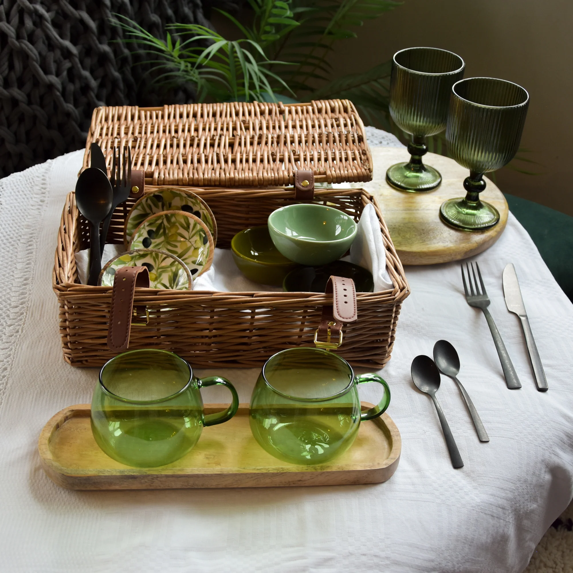 Small Luxury Hamper Full Wicker - Natural - Image 2