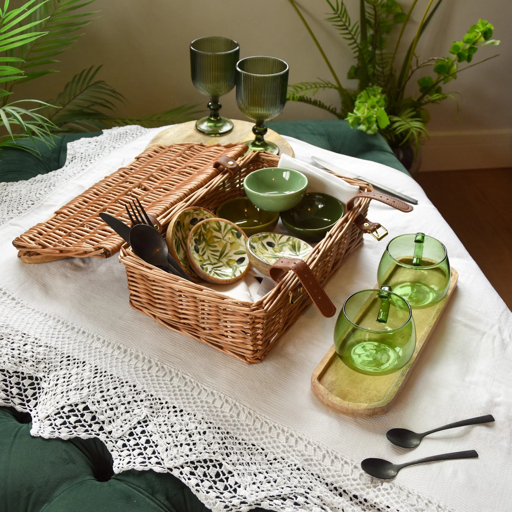 Small Luxury Hamper Full Wicker - Natural - Image 3