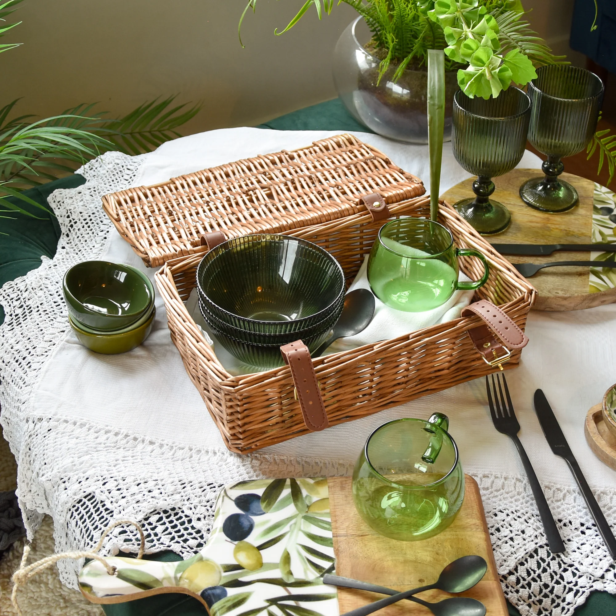 Small Luxury Hamper Full Wicker - Natural - Image 4