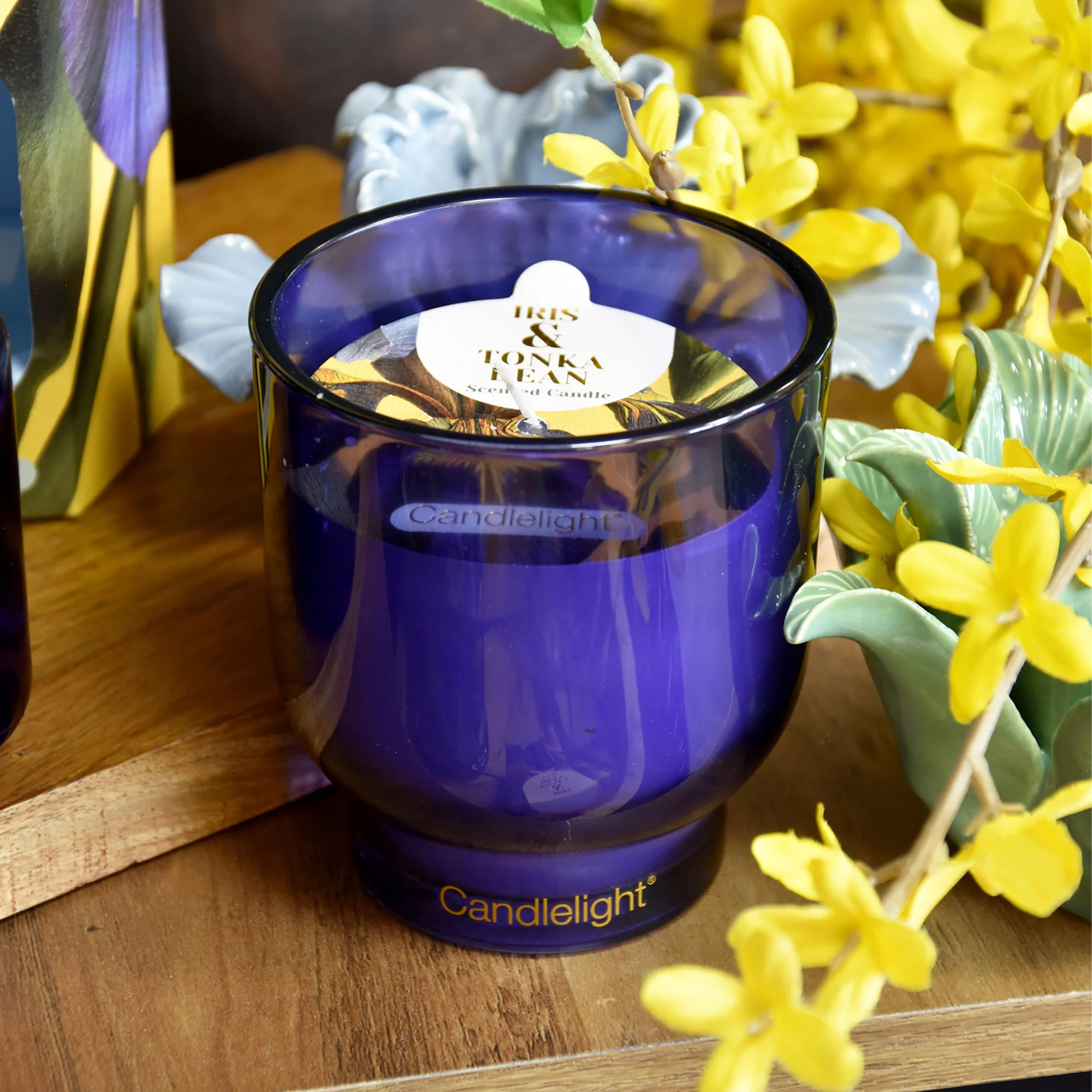 Iris & Tonka Bean Medium Footed Candle