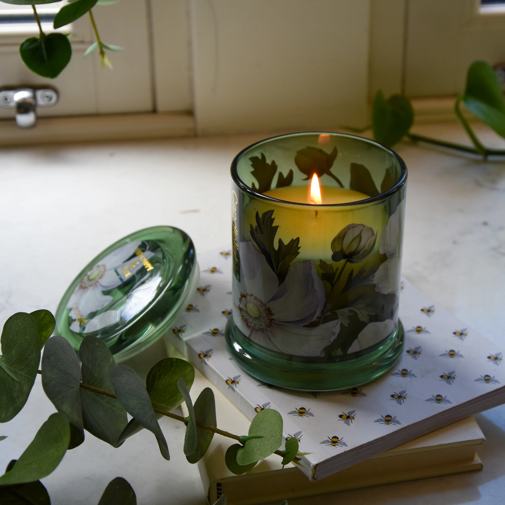 Large White Poppy & Sage Lidded Jar Candle - Image 2