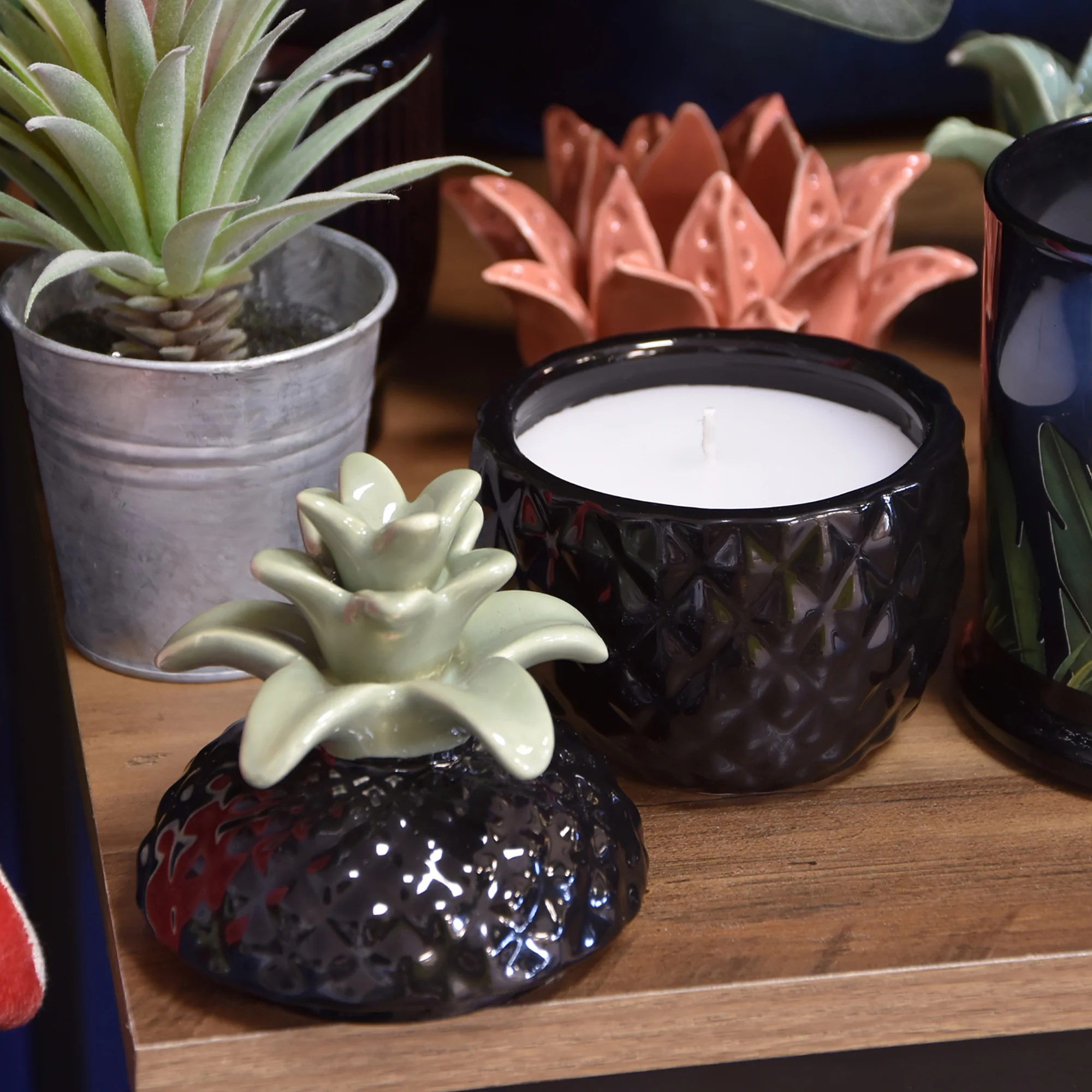 Pineapple & Coconut Pineapple-Shaped Ceramic Candle - Image 2