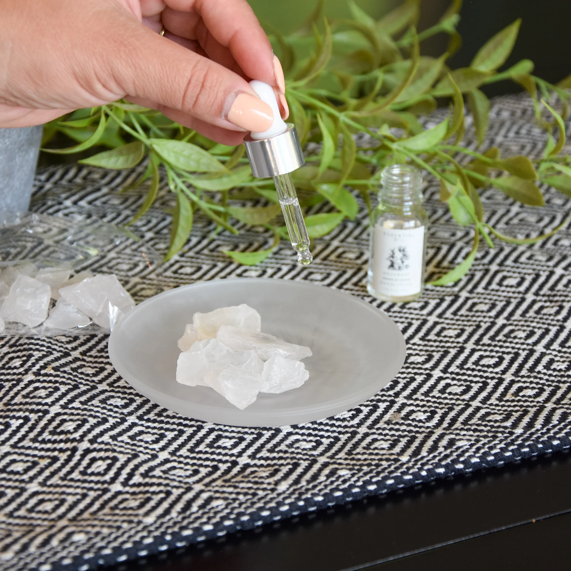 Rosemary & Eucalyptus Scent Crystal Stones Gift Set With 10ml Oil - Image 2