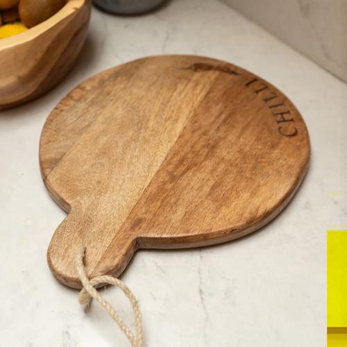 Round Mango Wood Chopping Board with Chilli Enamel - Image 2