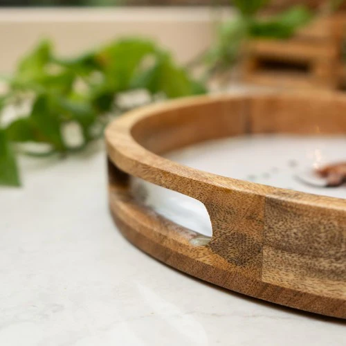 Round Mango Wood Tray with Luxe Highland Cow Enamel Design - Image 4