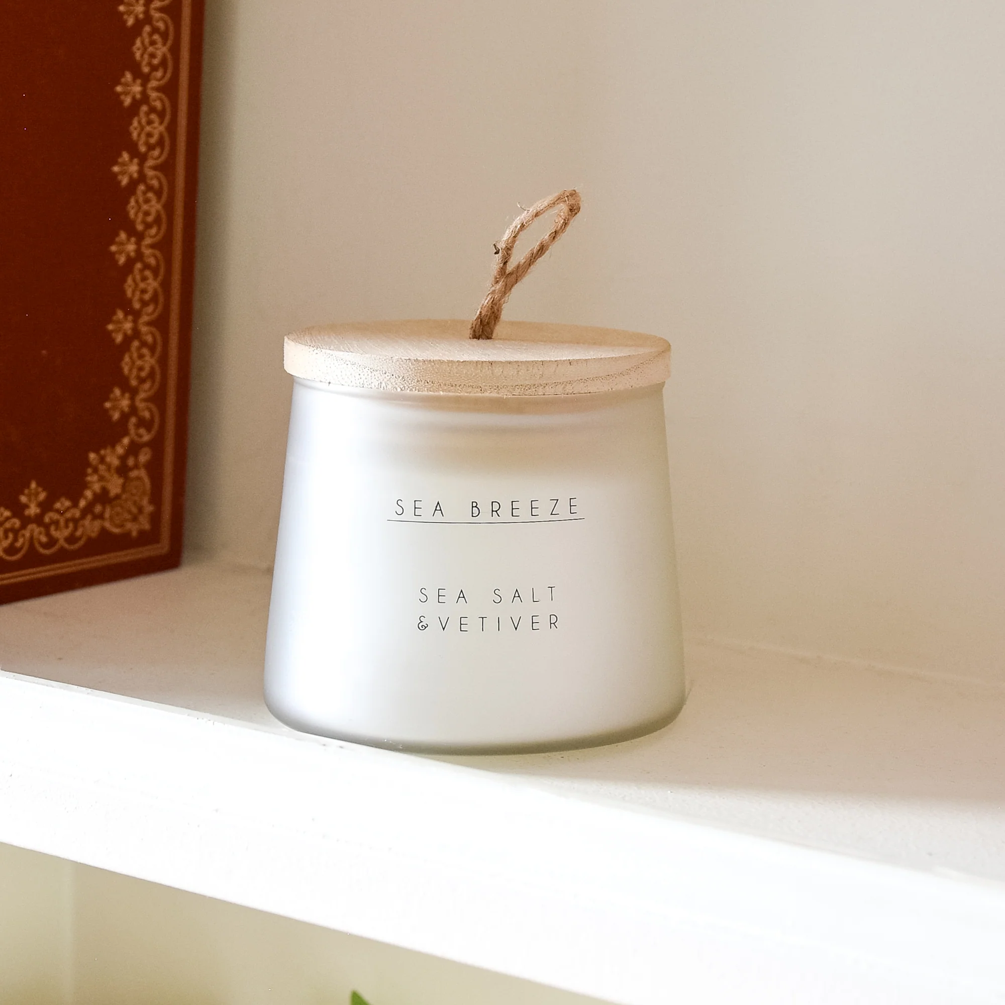 Sea Salt Scented Medium Nautical Candle With Wooden Lid - Image 3