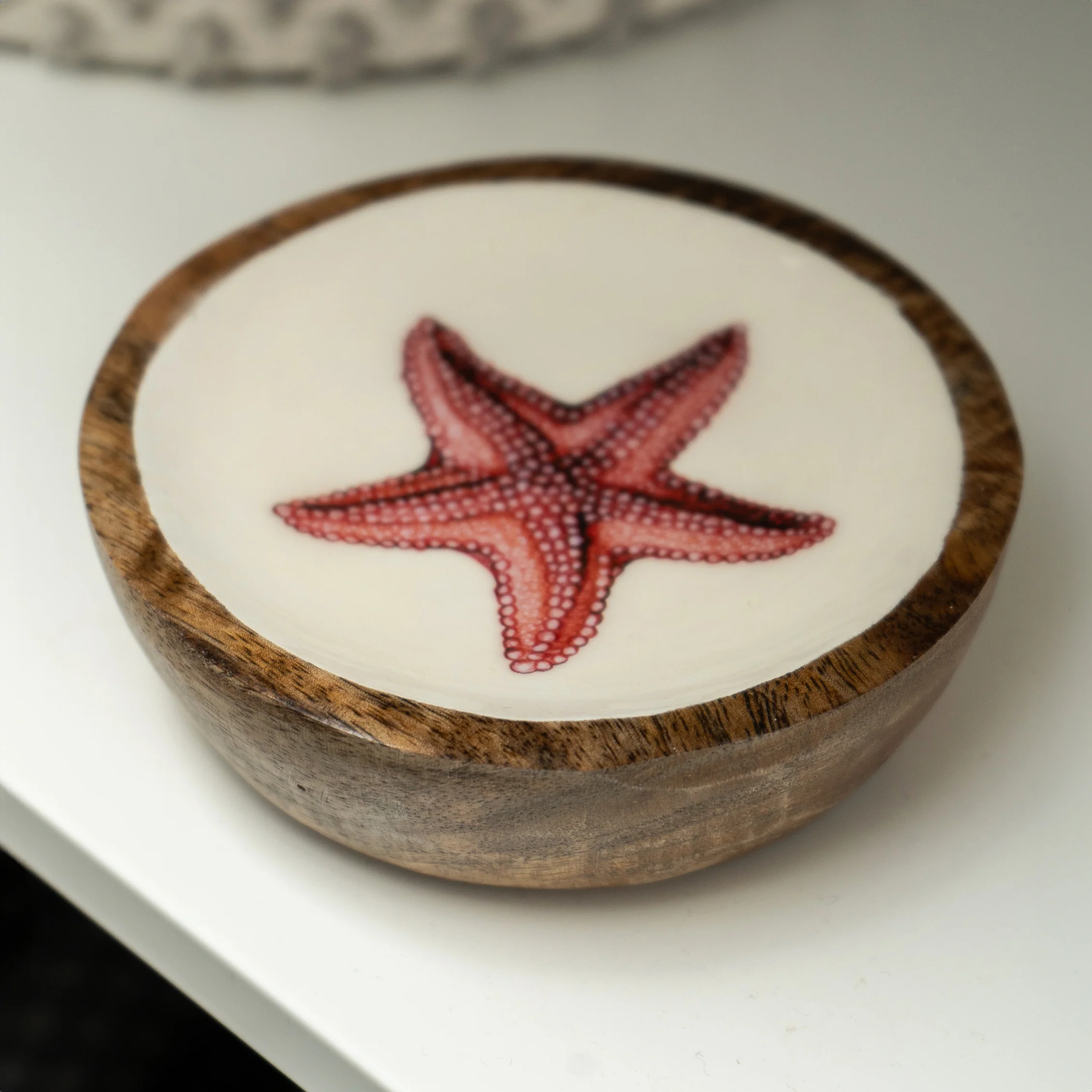 Small Mango wood bowl with Starfish inlay - Image 2