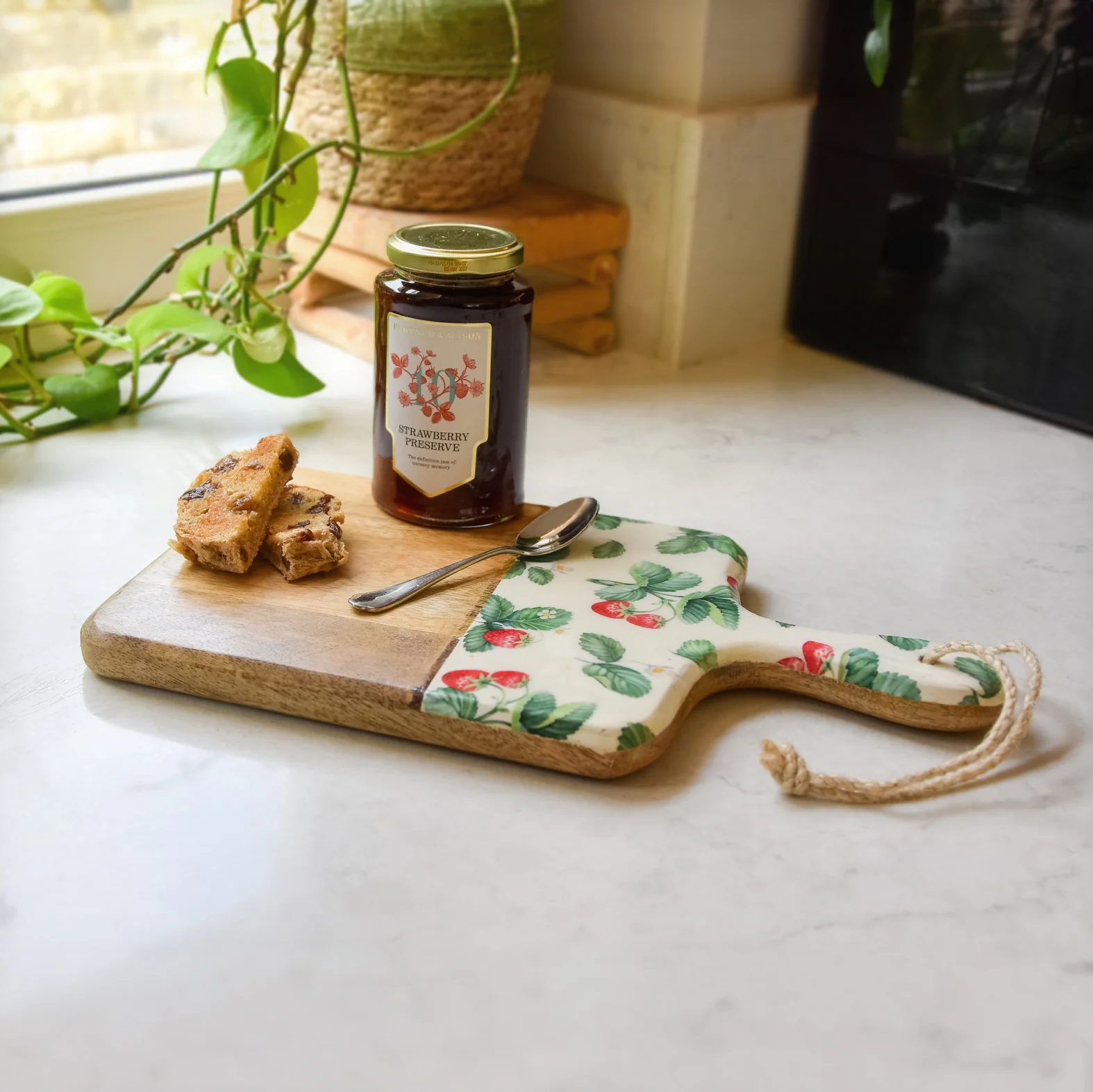 Enamel Printed Mango Wood Serving Paddle Board - Strawberry Patch - Image 3