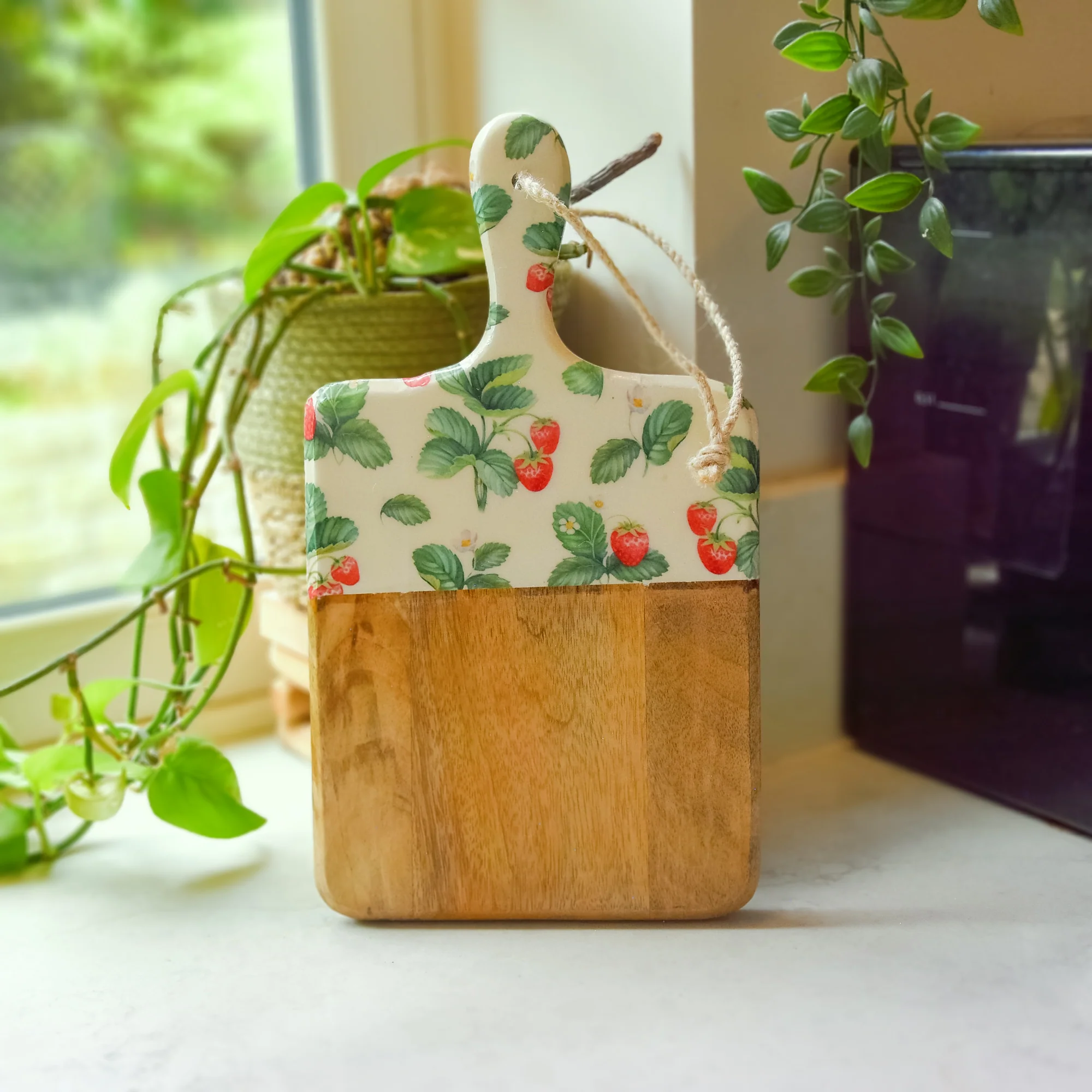 Enamel Printed Mango Wood Serving Paddle Board - Strawberry Patch - Image 4