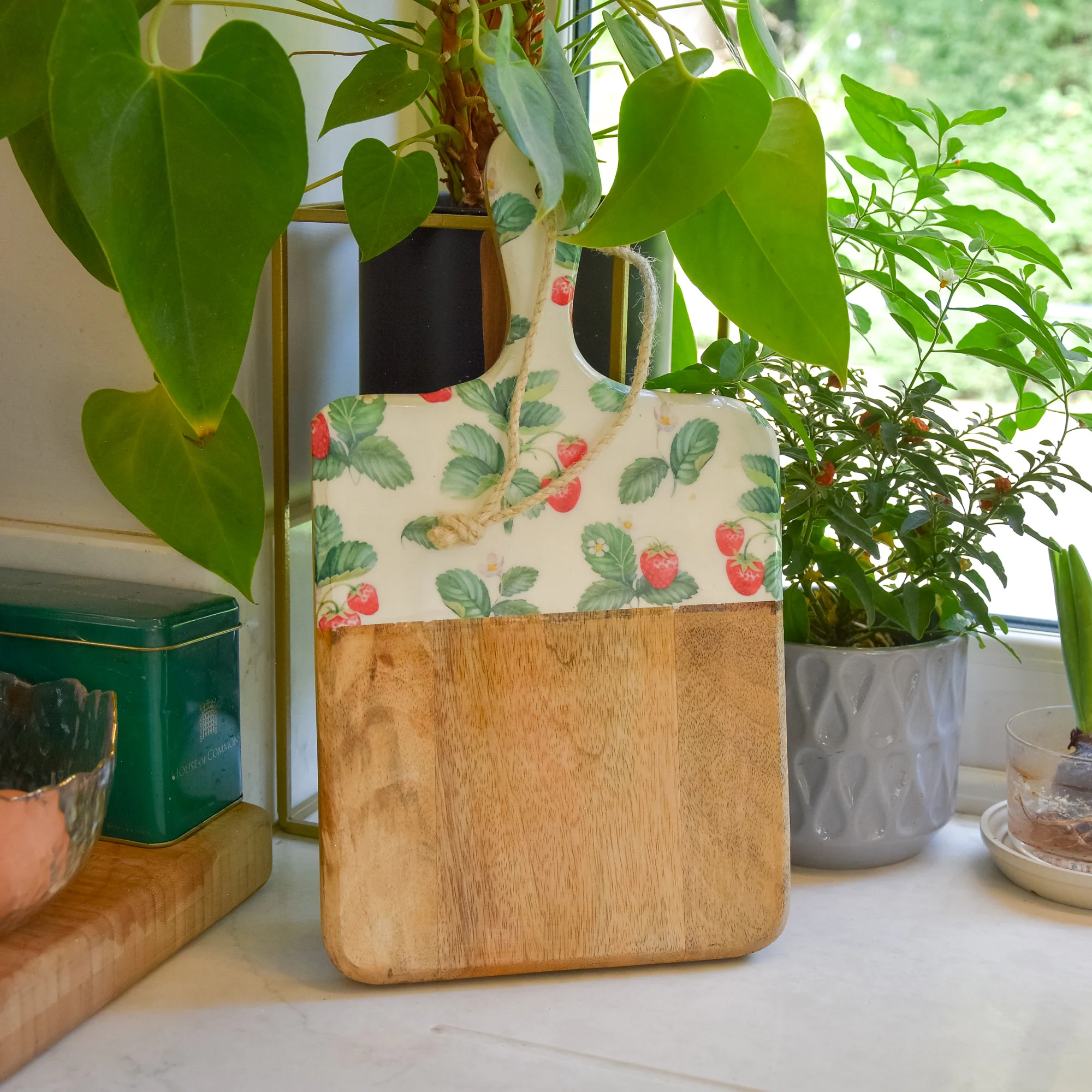 Enamel Printed Mango Wood Serving Paddle Board - Strawberry Patch - Image 5