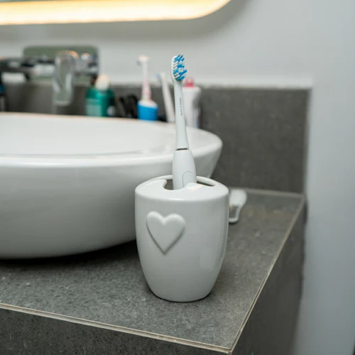 Embossed Heart Toothbrush Holder - Image 2