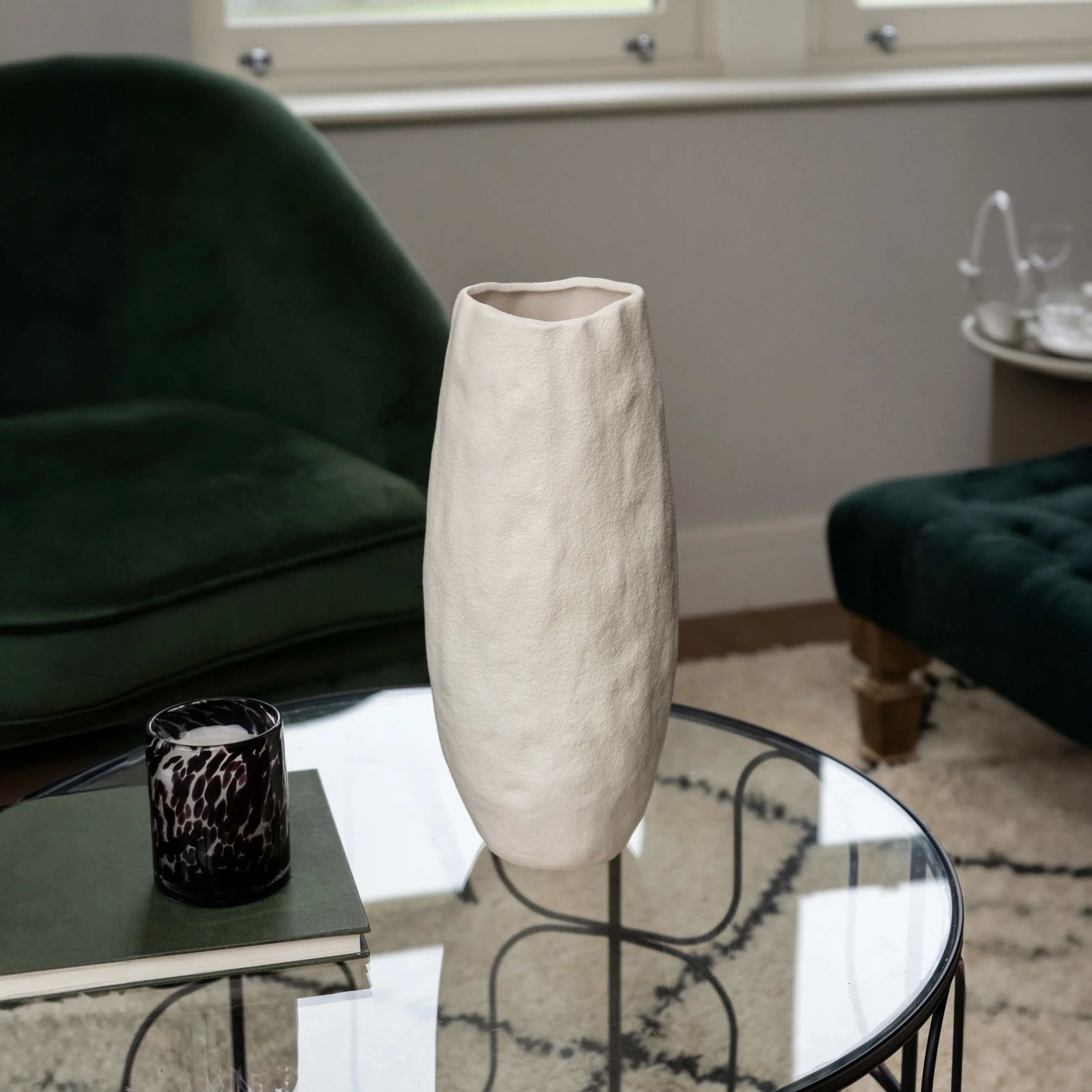 Elegant Cream Wave Top Vase - Image 2