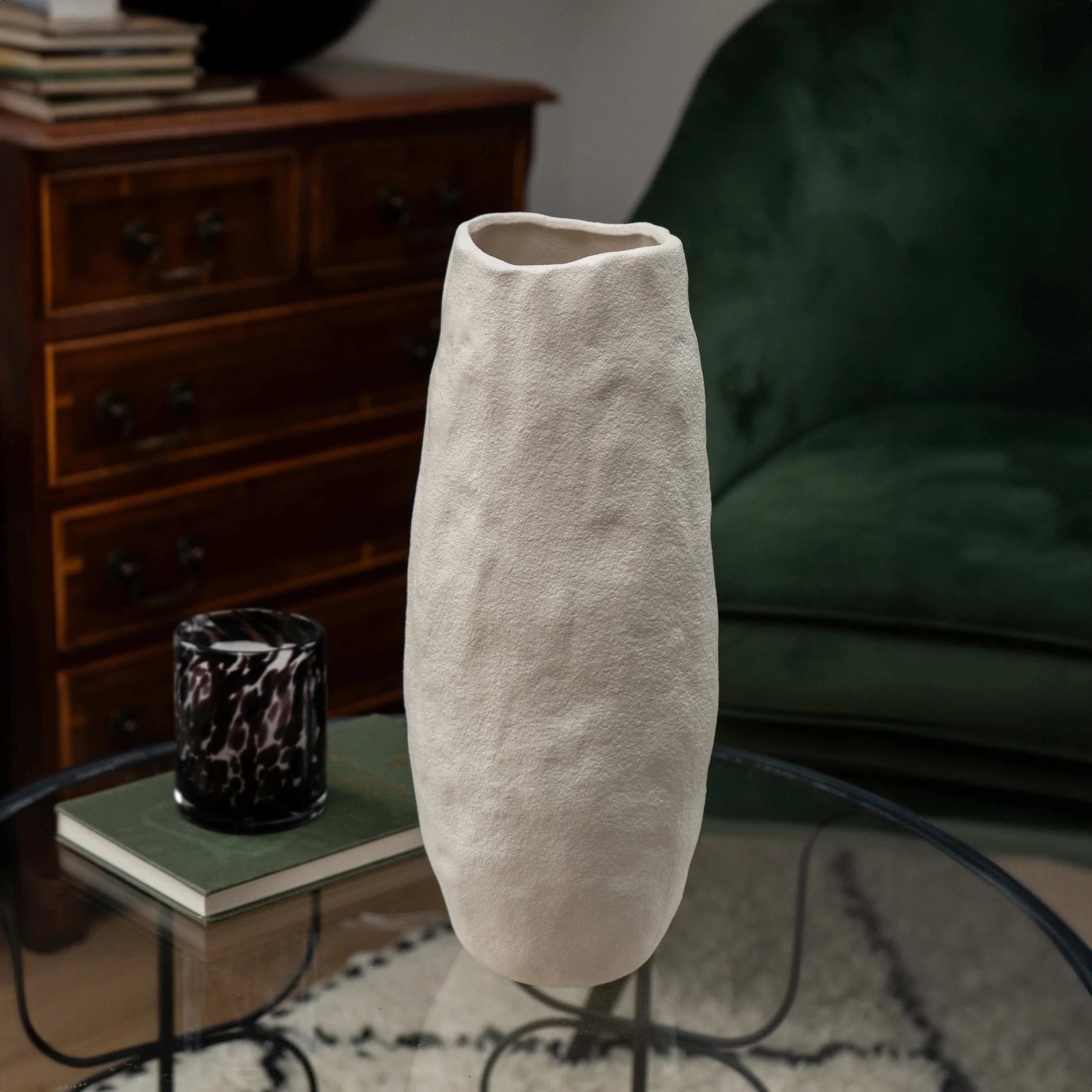 Elegant Cream Wave Top Vase - Image 3